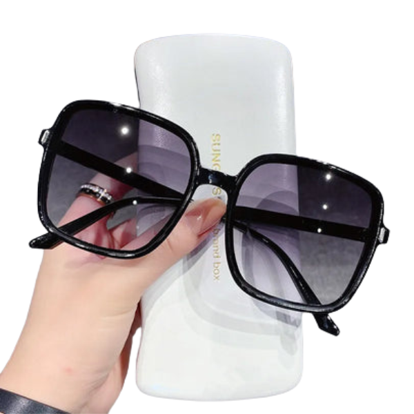 "Relive Timeless Elegance: Vintage Sunglasses - Luxury, Style and UV Protection in a Large-Framed Mirrored Classic!"